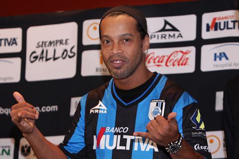 Ronaldinho (do AC Miláno) – 25 miliónov eur